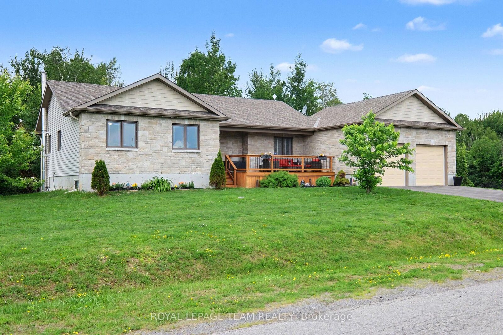 Property Photo:  265 Starlight Place  ON K0A 1B0 