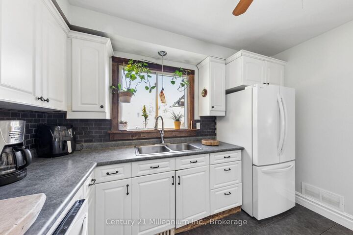 Property Photo:  253 Valleyfield Crescent  ON L0M 1S0 