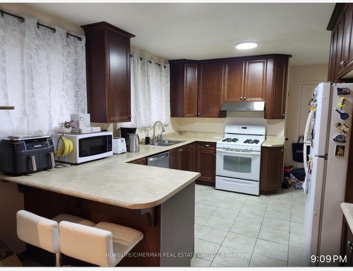 Property Photo: 92 Bond Crescent ON L4E 3K7