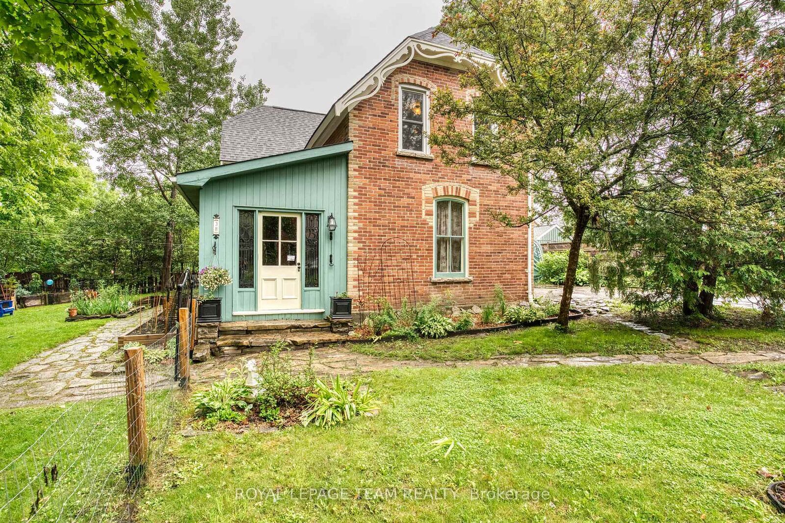 Property Photo:  38 Cameron Street  ON K0A 1A0 