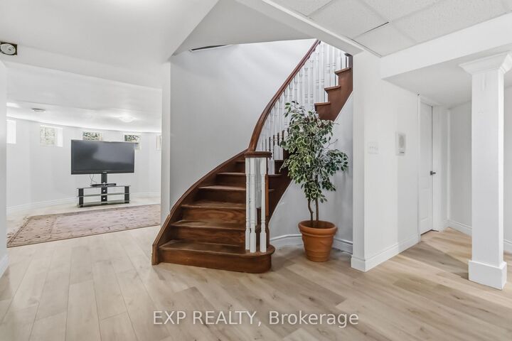 Property Photo: 1401 Tamworth Court ON L7P 4V3