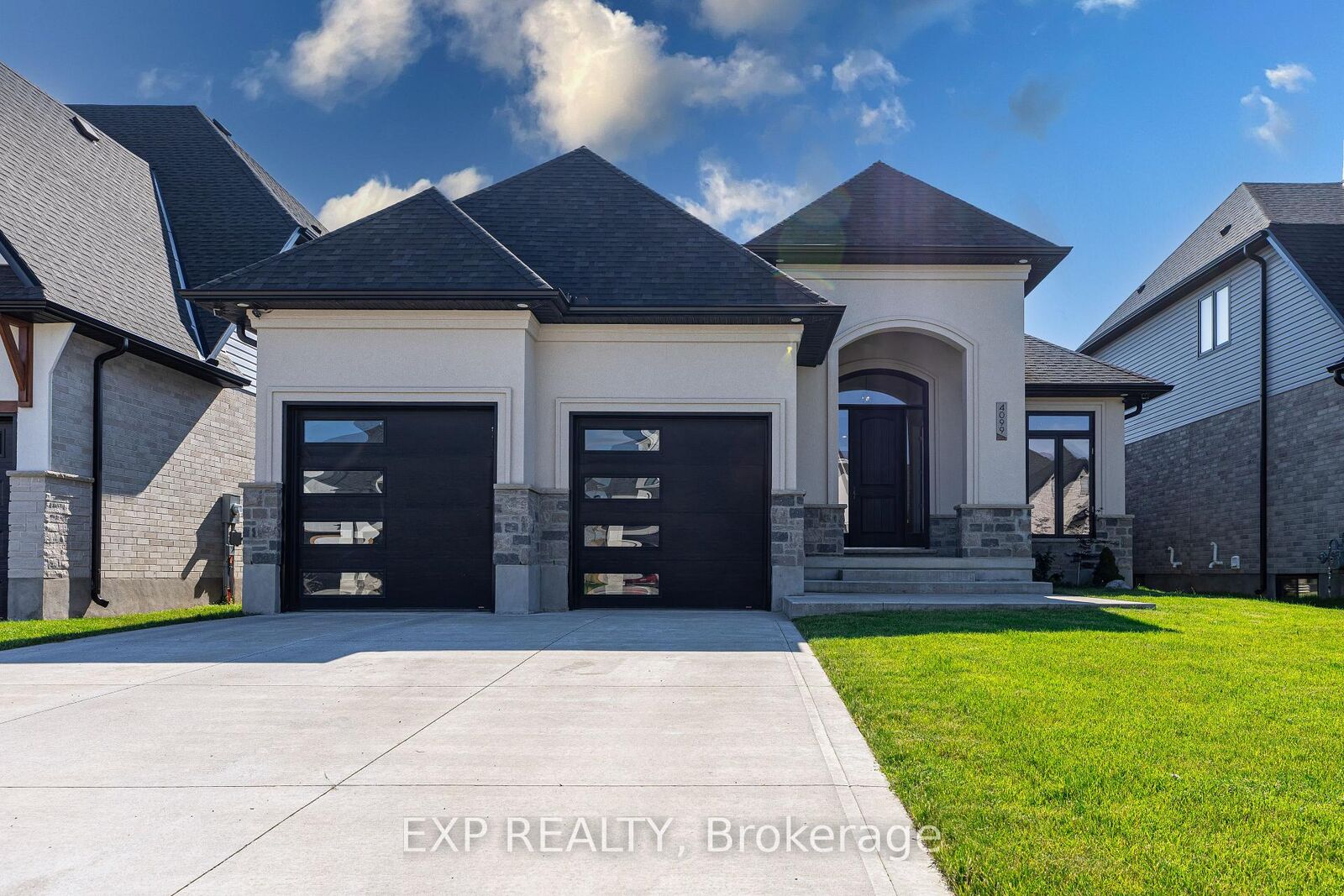 Property Photo: 4099 Sugarmaple Crossing ON N6P 0H6