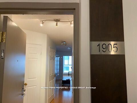 Property Photo:  55 Centre Avenue 1905  ON M5G 1R4 