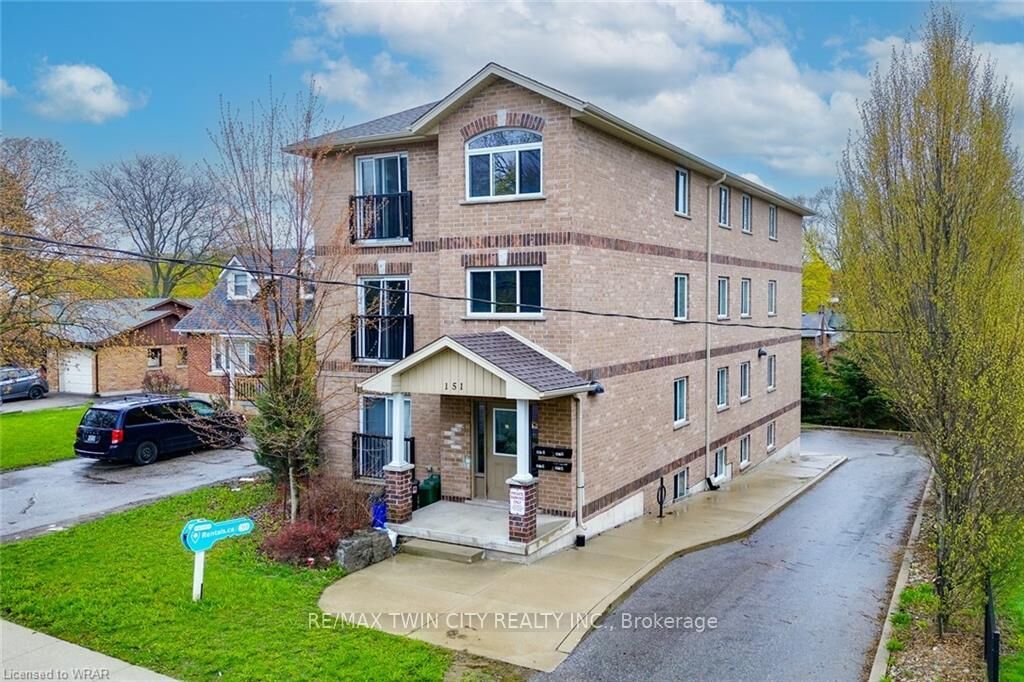 Property Photo:  151 Bridgeport Road E 4  ON N2J 2K3 