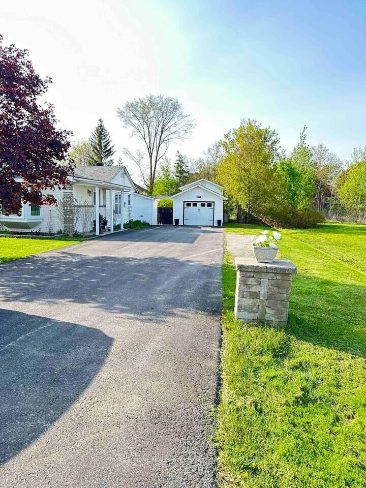Property Photo: 338 Little Avenue ON L4N 2Z6