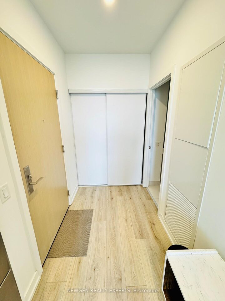 Property Photo:  395 Bloor Street E 2807  ON M4W 1H7 