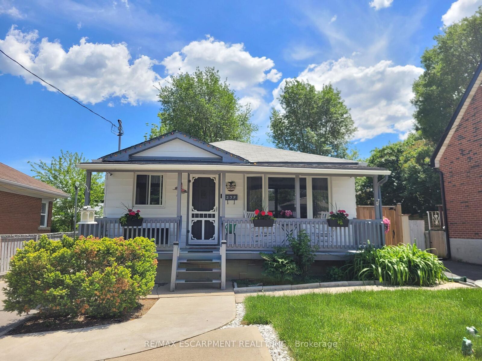 Property Photo: 239 West 18th Street ON L9C 4H1