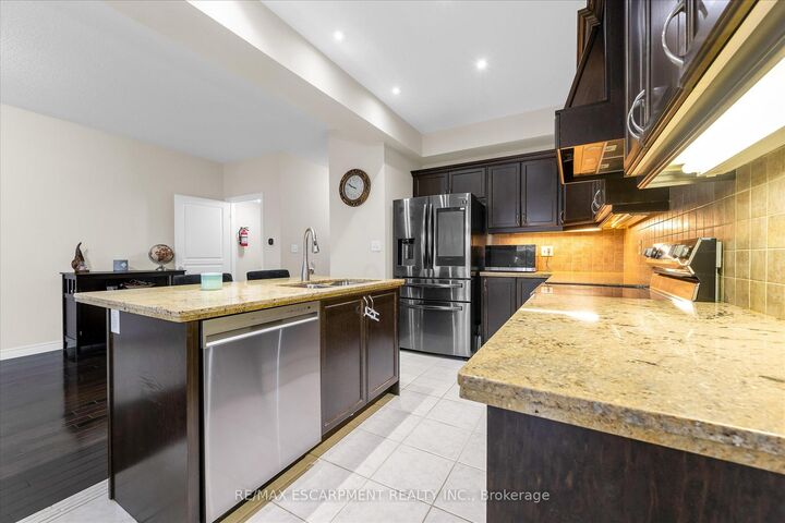 Property Photo:  370 Stonehenge Drive 13  ON L9K 0H9 