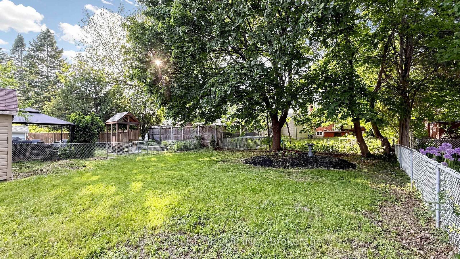 Property Photo:  26 Innismore Crescent  ON M1R 1C7 