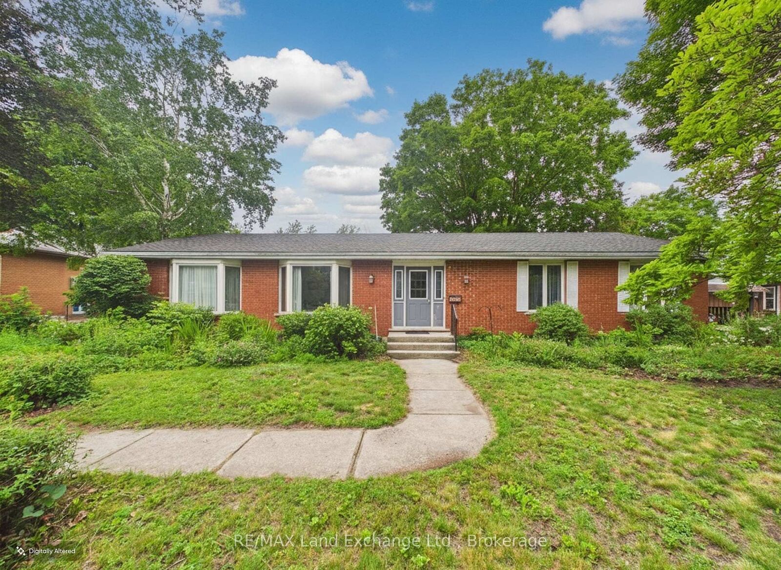 Property Photo: 28 Penetangore Row S ON N2Z 2N7