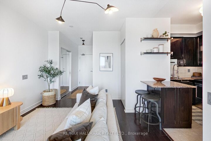Property Photo:  60 Byng Avenue 2001  ON M2N 7K3 