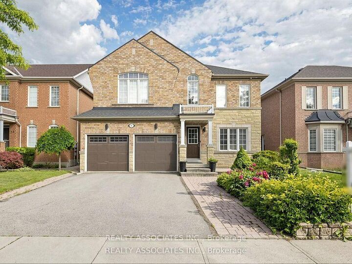 44 Shining Willow Crescent — photo 1