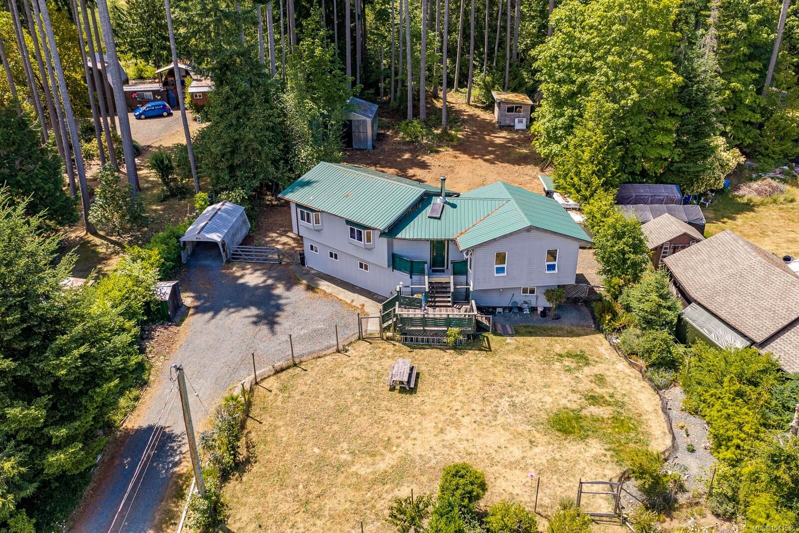 Property Photo: 4530 Thompson Clarke Dr E BC V0R 1G0