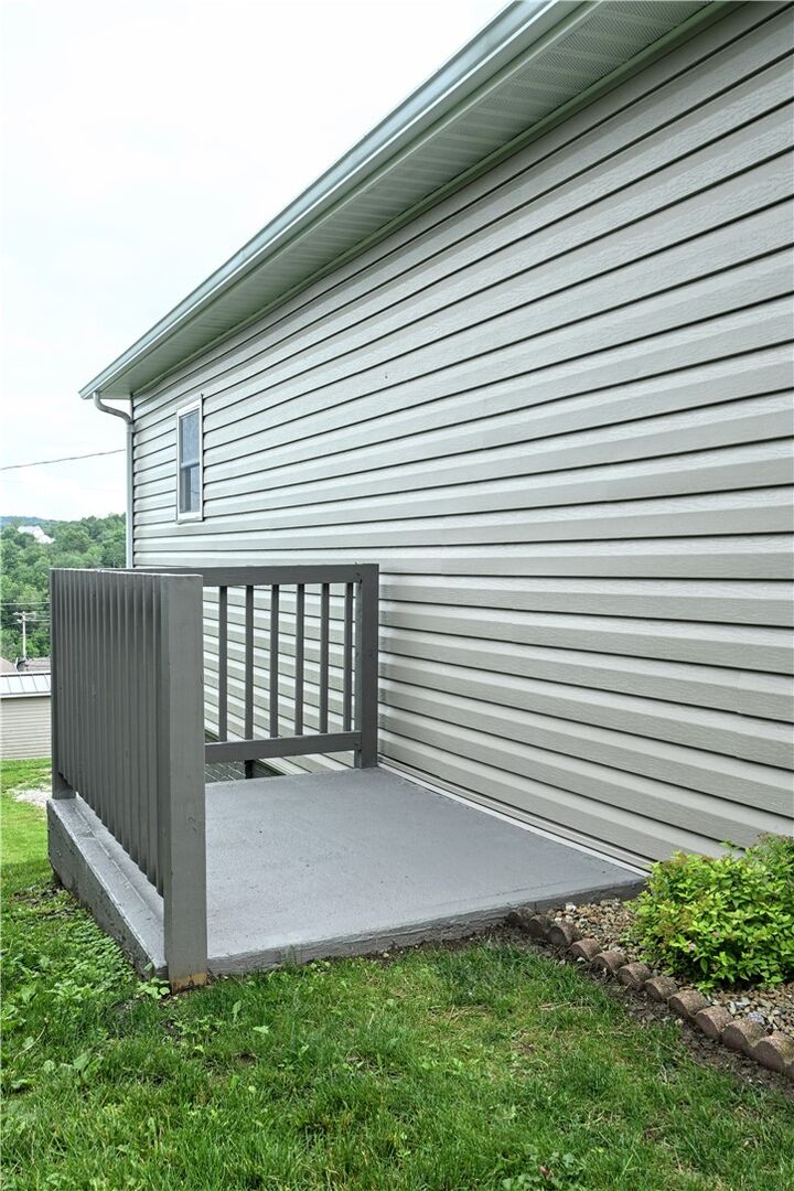 Property Photo:  400 E 4th Ave  PA 15054 