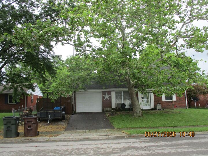 Property Photo:  1511 Amesbury Court  OH 45356 