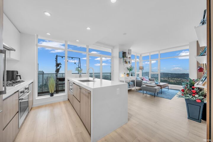 6080 McKay Avenue 3304 — photo 1