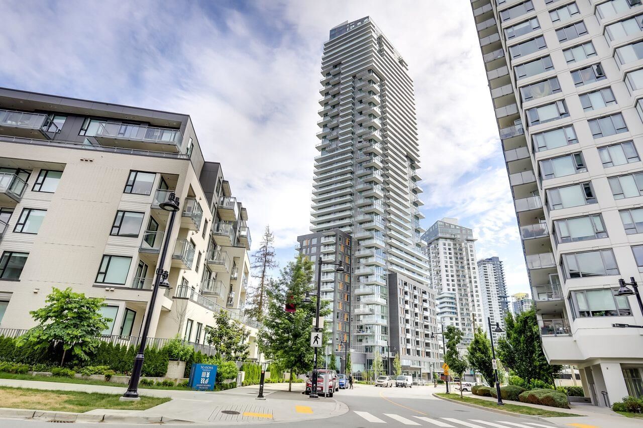 Property Photo: 567 Emerson Street 3505 BC V3J 0M8