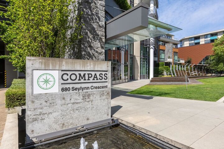 Photo de la propriété: 680 Seylynn Crescent 2104 BC V7J 0B5