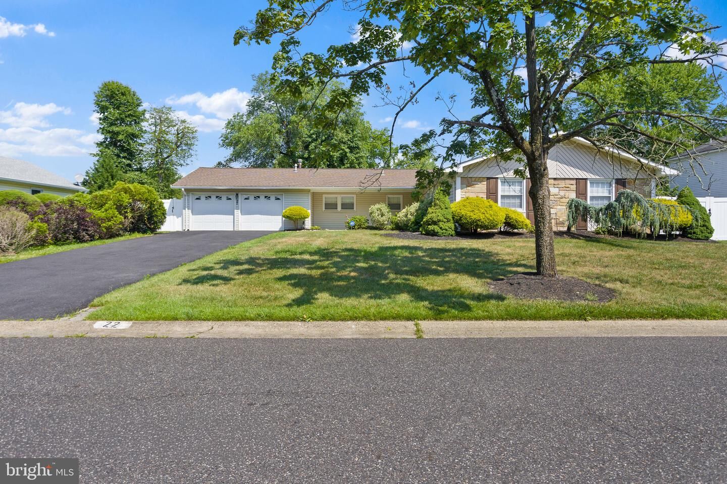Property Photo:  22 Torrington Lane  NJ 08046 