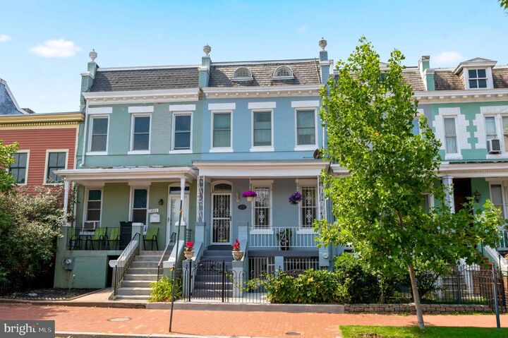 Property Photo:  1221 E Street SE  DC 20003 