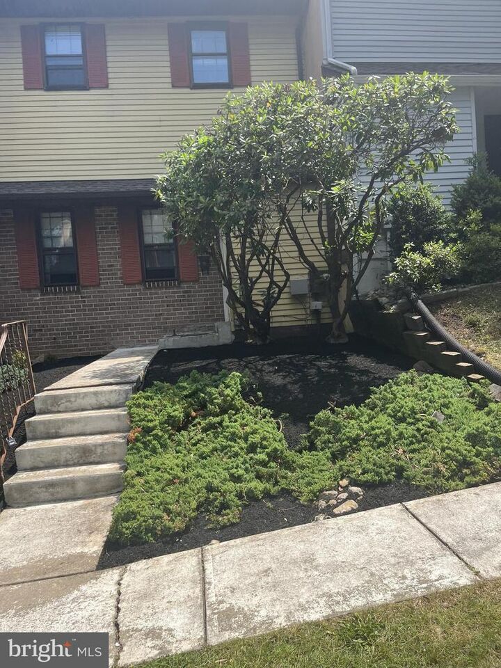 Property Photo:  448 E Stoney Hill Court E  PA 19053 