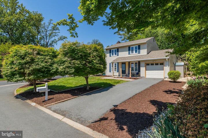 Property Photo:  9556 Pine Bough Place  VA 22181 