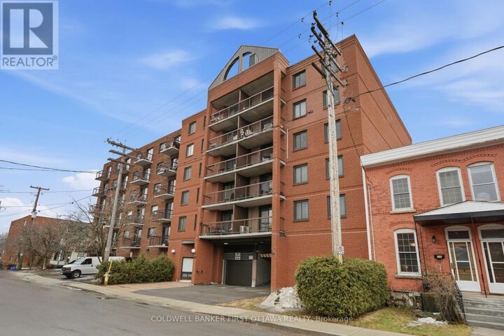 Property Photo:  222 Guigues Avenue 402  ON K1N 5J2 