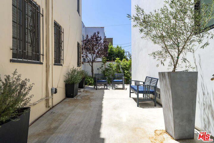 Property Photo: 6451 W 6th St CA 90048