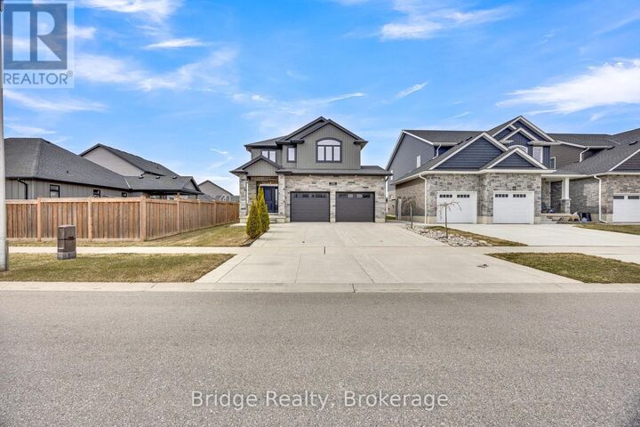 Property Photo: 256 Tamarack Boulevard ON N4S 0E2