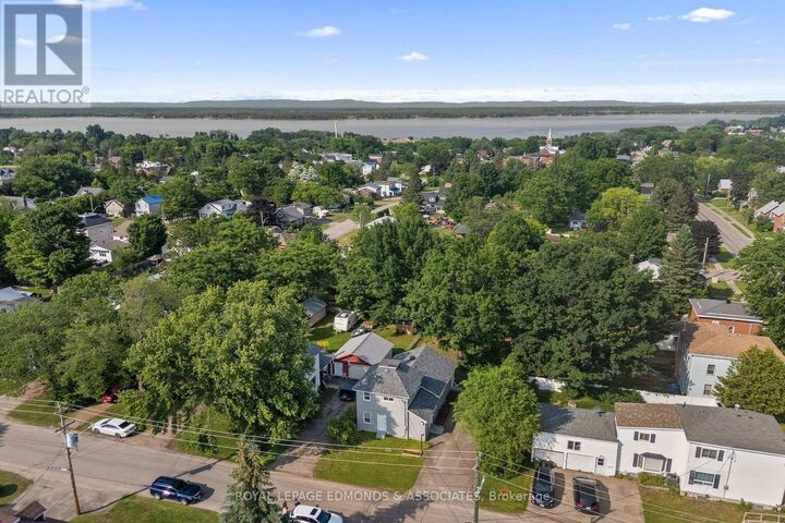 Property Photo: 663 Fischer Street ON K8A 6K4