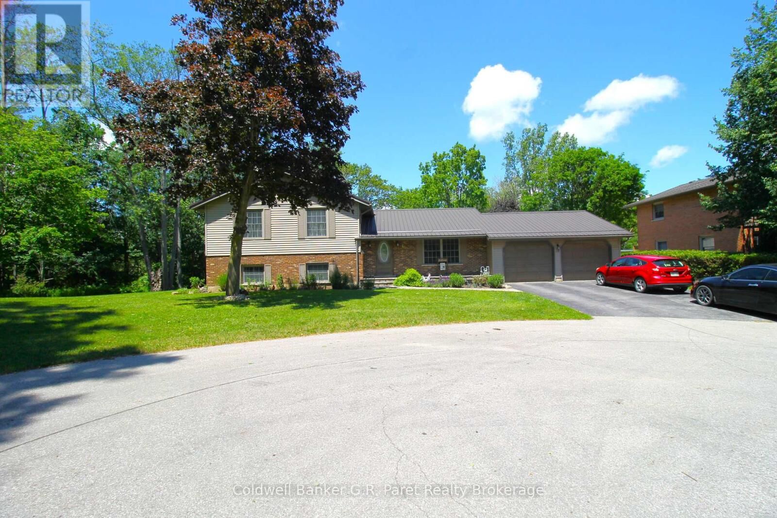 Property Photo:  28 Wellington Street West  ON N0J 1R0 