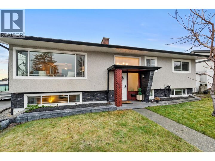1515 Robinson Crescent — photo 1