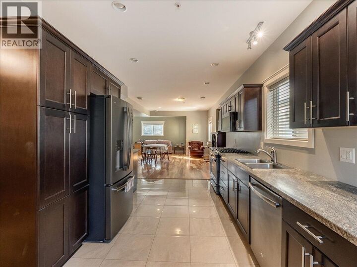 Property Photo: 625 11th Avenue 6 BC V1N 1J7