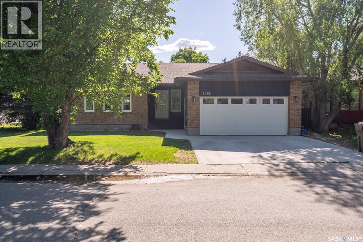 Property Photo:  1262 James Crescent  SK S4N 6A5 