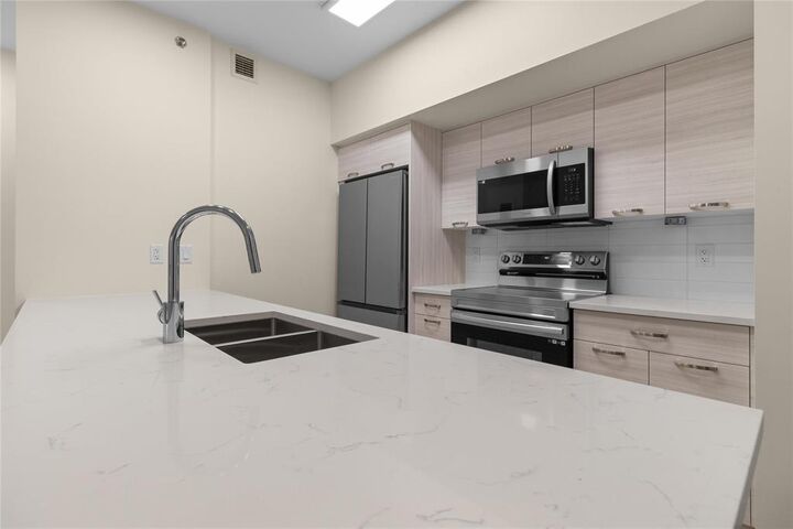 Property Photo: 635 Ballantrae Drive MB R3T 6K4