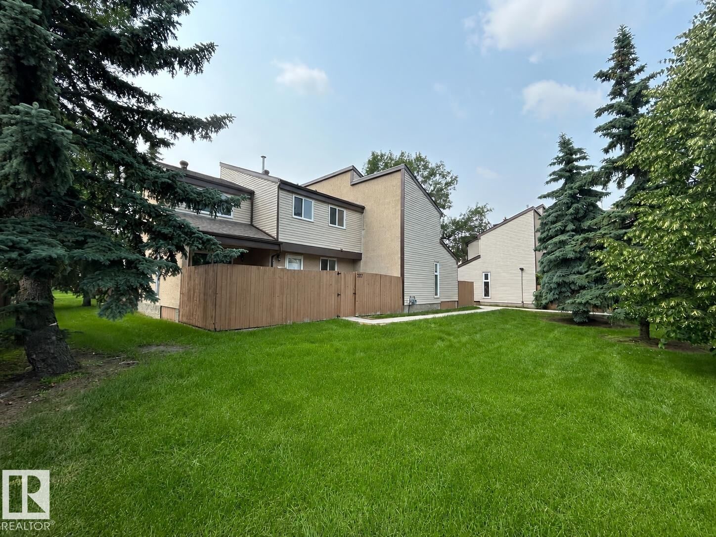 Property Photo:  7117 180 Street NW  AB T5T 3G1 
