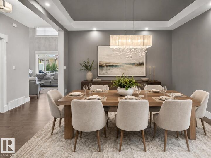 Photo de la propriété:  9012 24 Avenue SW  AB T6X 1A6 