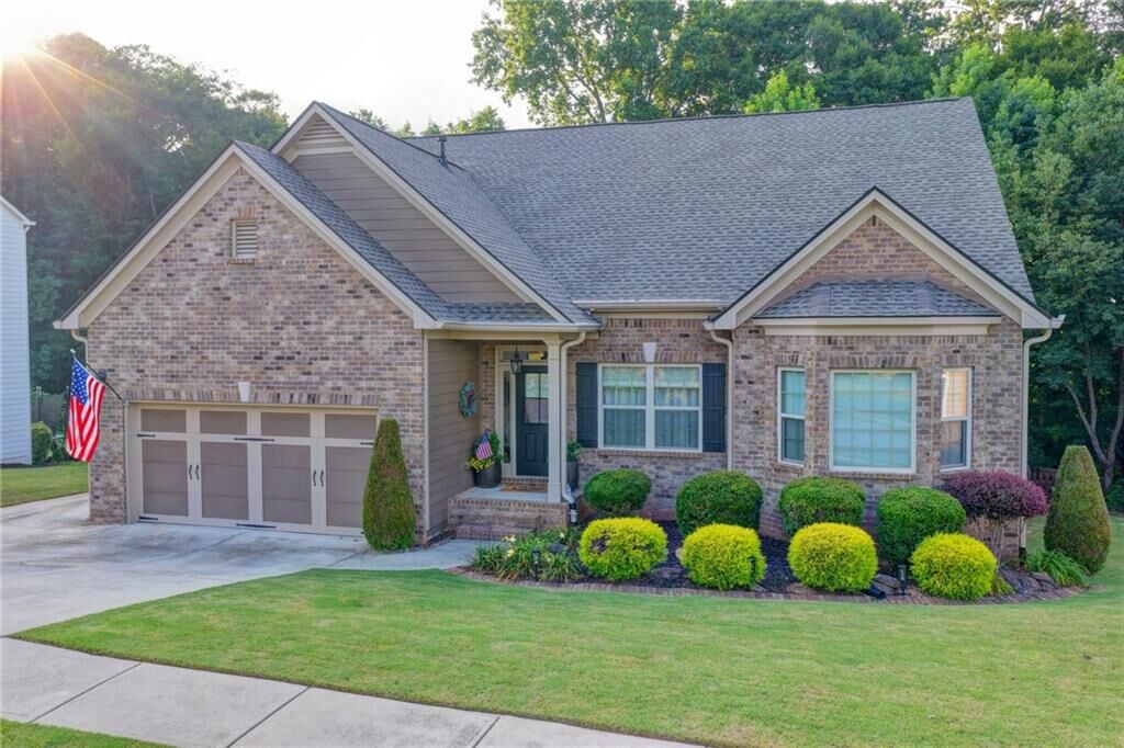 Property Photo: 2556 Olney Falls Drive GA 30517