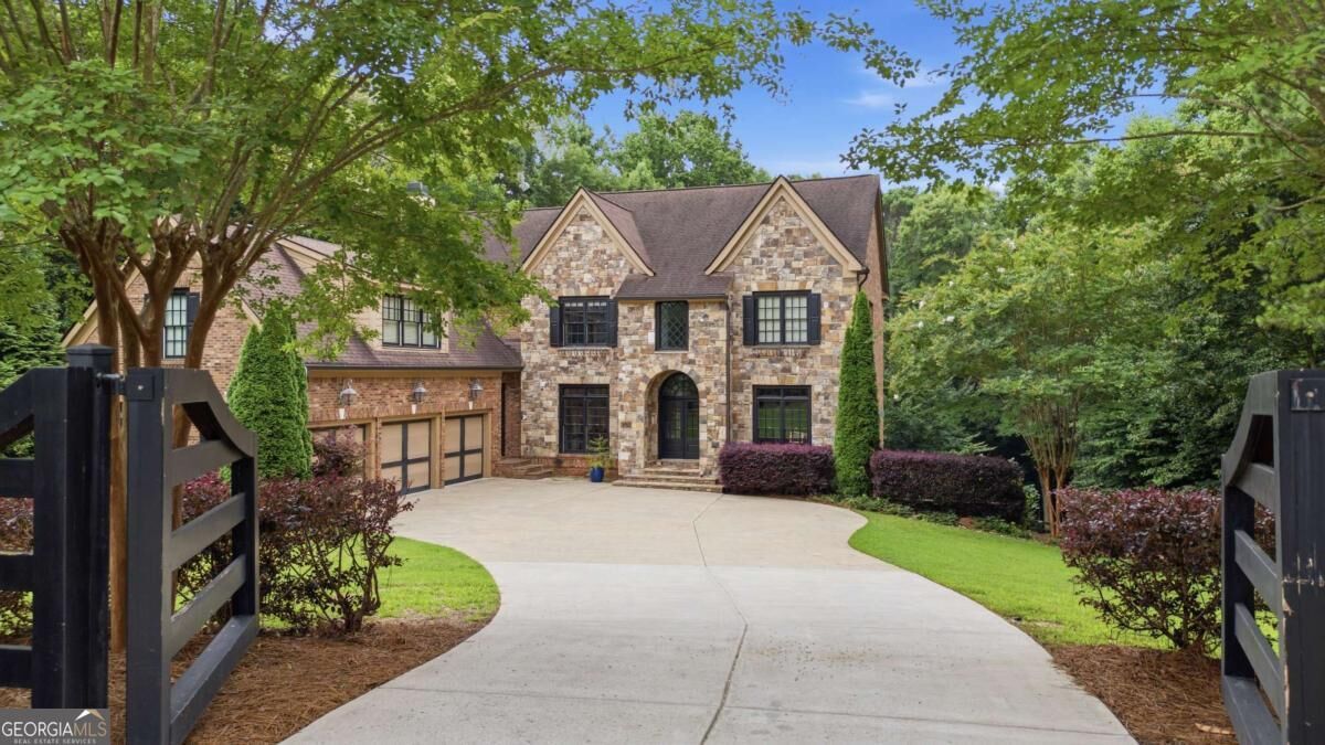 Property Photo: 15625 Canterbury Chase GA 30004