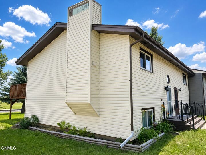 Property Photo: 617 N 35th Street ND 58501