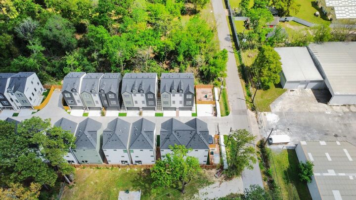 Property Photo:  5305 Kindred Garden Lane  TX 77091 