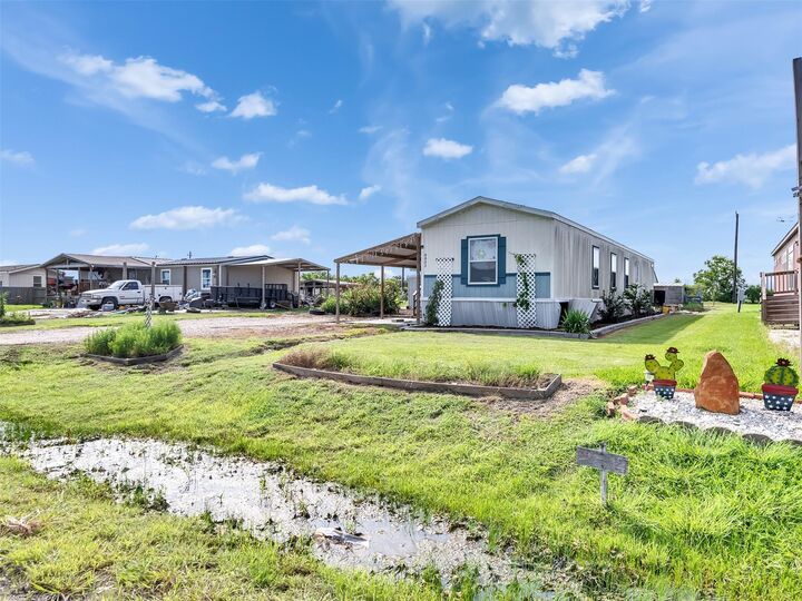 Property Photo: 8802 Los Robles Avenue TX 77511