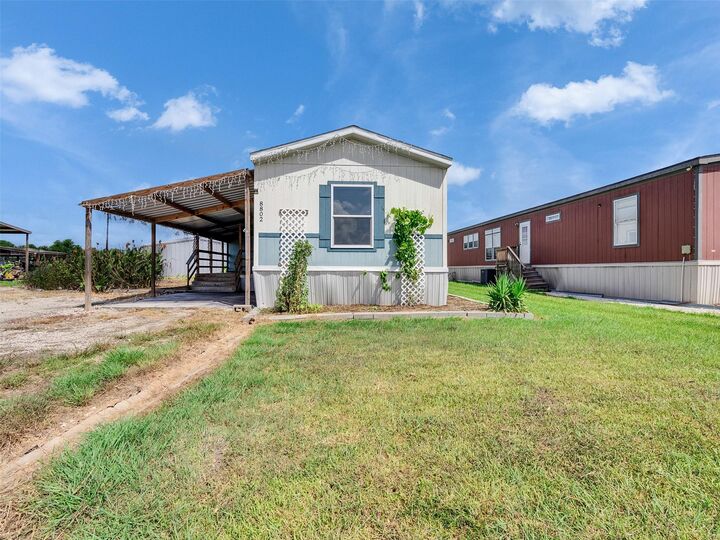 Property Photo: 8802 Los Robles Avenue TX 77511