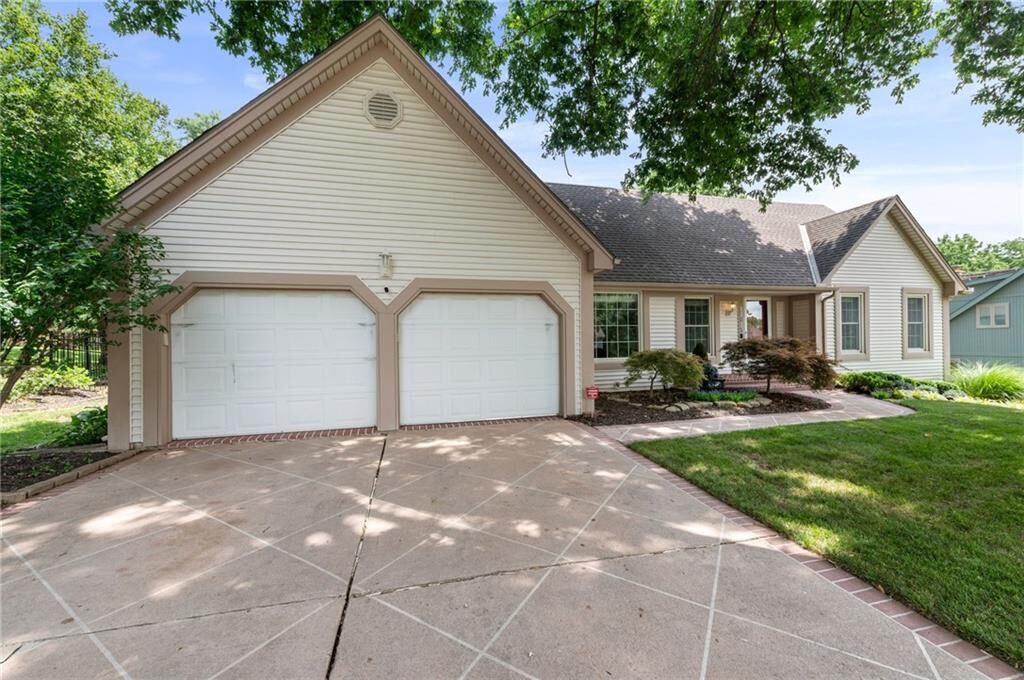 Property Photo:  11815 Pennsylvania Avenue  MO 64114 