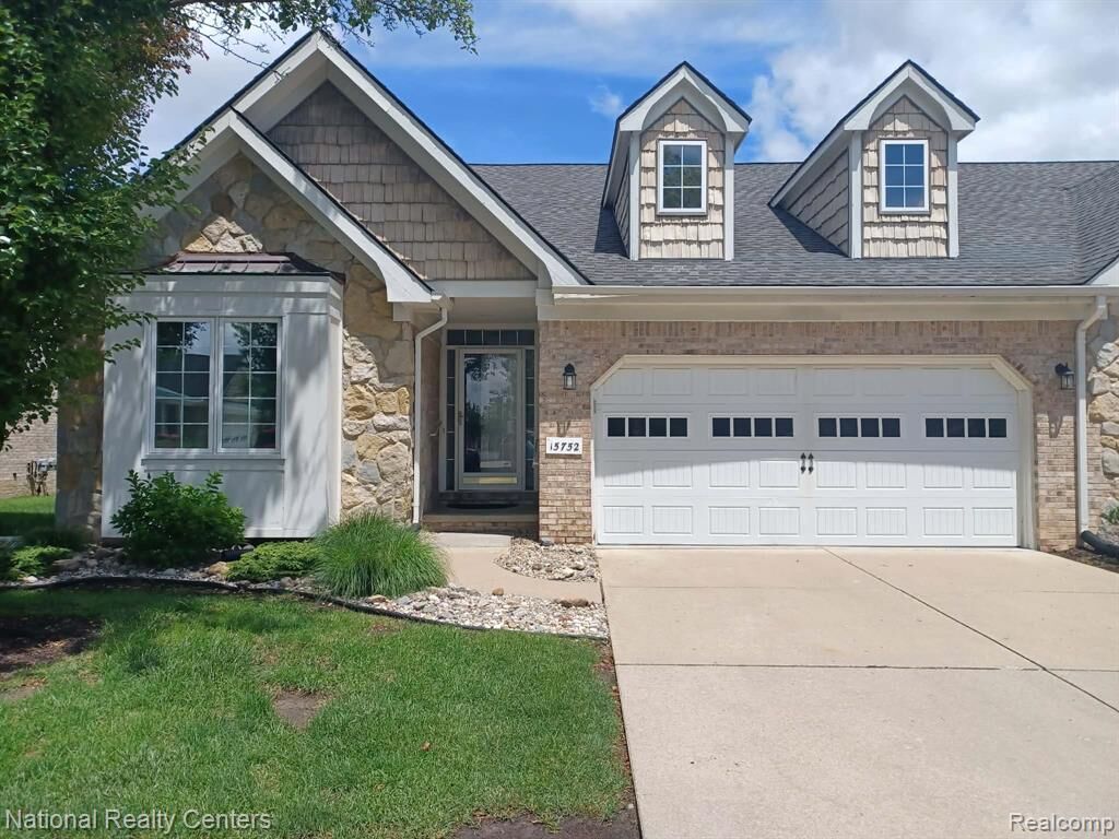 Property Photo: 15752 Hunters Grove 20 MI 48154 1723