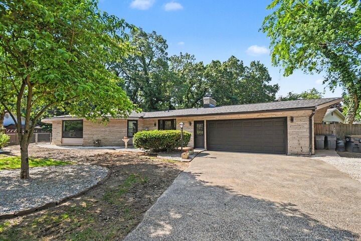Property Photo:  2631 Hillview Lane  MI 49085 
