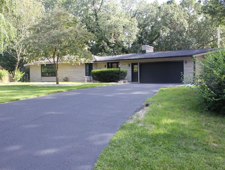 Property Photo:  2631 Hillview Lane  MI 49085 