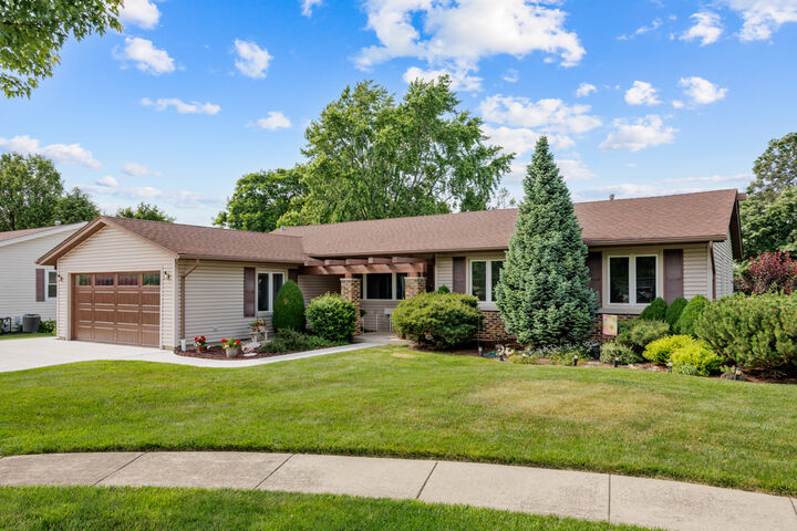 Property Photo:  230 Yarmouth Road  IL 60007 