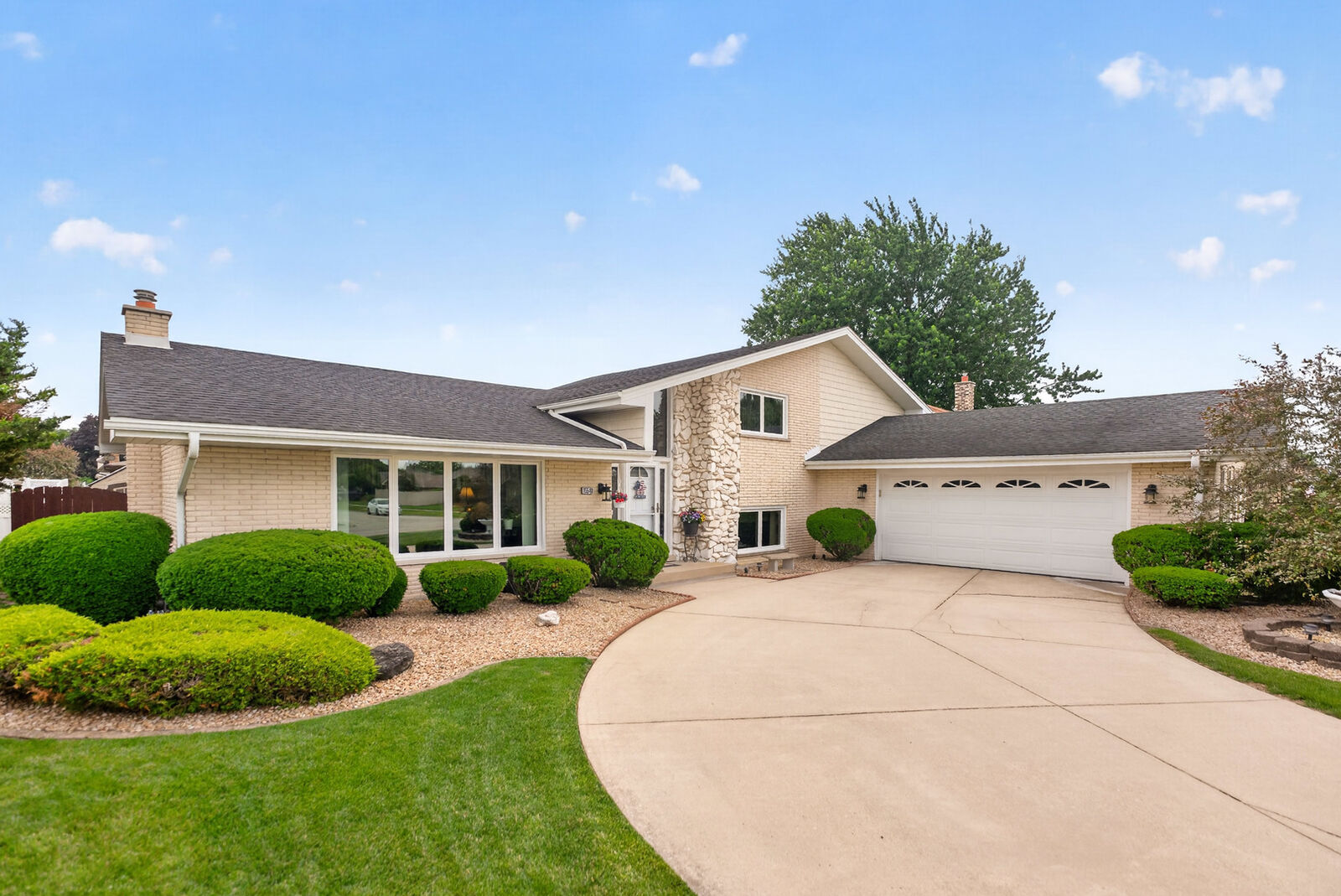 Property Photo: 15549 Larkspur Lane IL 60462