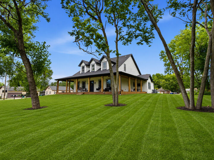 Property Photo:  1640 Daviess Avenue  IL 60441 